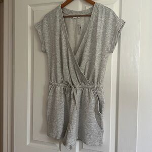 GAP Light Gray V-Neck Romper - brand new with tags !
